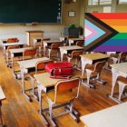 Escuela y bandera LGBTQIA inclusiva