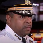 El comisionado interino de la policía de Filadelfia, John Stanford, durante su rueda de prensa para hablar del agente muerto y el otro herido durante el tiroteo en el Aeropuerto Internacional de Filadelfia.