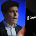 Cientos de empleados de OpenAI amenazan con irse a Microsoft tras el despido de Sam Altman