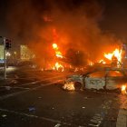 Disturbios en las calles de Dublín tras el apuñalamiento masivo de varios niños.