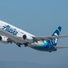 Un piloto de Alaska Airlines es acusado de asesinato por intenta apagar los motores de un avión en pleno vuelo (Wikimedia