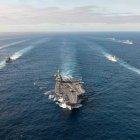 USS Gerald R. Ford rodeado de naves de la OTAN en un ejercicio militar en el Océano Atlántico.