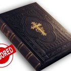 Imagen de la Biblia con un logo con la palabra "censored" para representar la censura que sufrió el libro cristiano en las bibliotecas escolares de Salt Lake, Utah.