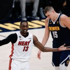 Bam Adebayo y Nikola Jovic durante el segundo encuentro de las Finales de la NBA entre Denver Nuggets y Miami Heat.