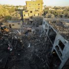 Ruinas después de un ataque aéreo en la ciudad de Khan Younis, Gaza.