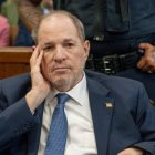 El ex productor de cine Harvey Weinstein llega al Tribunal Penal de Manhattan en Nueva York el 1 de mayo de 2024