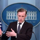 El asesor de seguridad nacional, Jake Sullivan, habla durante la rueda de prensa diaria en la Sala de Prensa Brady de la Casa Blanca en Washington, DC.