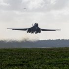 Un B-1B Lancer despega de la base de Guam.