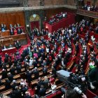 Imagen del Congreso de Francia votando sobre incluir el derecho al aborto en la Constitución el lunes, 4 de marzo de 2024. La votación fue aprobada.