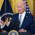 Joe Biden, habla con un grupo bipartidista de gobernadores en el Salón Este de la Casa Blanca en Washington, DC