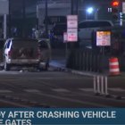 Captura de pantalla de un vídeo proporcionado por NBC News con las autoridades de Washington retirando el vehículo que se estrelló contra una verja en la Casa Blanca.
