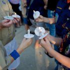 Imagen de archivo de varios miembros del programa Cub Scout y de los Boy Scouts durante un homenaje en Michigan.