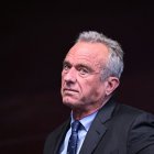 Un problema para Biden y un regalo para Trump: Robert F. Kennedy Jr. dice que está en contra de las restricciones gubernamentales al aborto