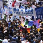 Miles de argentinos salen a las calles en la huelga convocada contra Javier Milei 45 días después de su toma de poder.