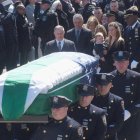 Massapequa Nueva York , Funeral por el asesinado oficial de policía de Nueva York Johnathan E. Diller. Saint Rose of Lima Church.