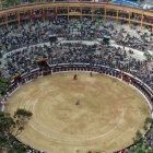 Vuelve la temporada taurina organizada por la empresa Casa Toreros a Bogotá donde se reunieron personajes de la sociedad colombiana e hispana que disfrutan de la liturgia taurina. En la Plaza de Toros la Santamaría, Bogotá, Colombia.