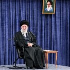 Una fotografía proporcionada por la oficina del líder supremo de Irán, el ayatolá Ali Jamenei
