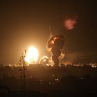 ÚLTIMA HORA | Explosiones simultaneas en Irán, Siria e Irak // BREAKING NEWS | Israel strikes back at Iran: missiles hit major city of Isfahan as explosions reported in Syria, Iraq