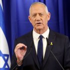El ministro del gabinete de guerra israelí, Benny Gantz, anuncia su renuncia durante un discurso televisado