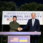 El presidente estadounidense Joe Biden y el presidente ucraniano Volodymyr Zelensky dan una conferencia de prensa en la Masseria San Domenico al margen de la Cumbre del G7