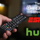 Logos de The Walt Disney Company, ESPN y Hulu junto a un control remoto de un televisor.