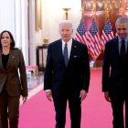 Barack Obama junto con Joe Biden y Kamala Harris