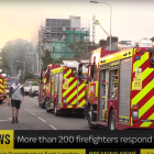 Imagen de los bomberos extinguiendo el fuego que se desató el domingo, 25 de agosto de 2024 en Dagenham (Londres)