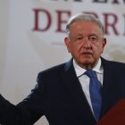 El presidente  Andrés Manuel López Obrador habla durante una conferencia sobre educación.