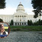 Recorte de Gloria Romero frente al Capitolio de California