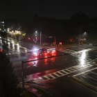 Un camión de bomberos en Florida bajo lluvias torrenciales provocadas por la llegada del huracán 'Helene'.