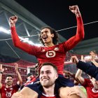 Ayyoub Bouaddi celebra con sus compañeros después de que el Lille ganara el partido de fútbol de la UEFA Champions League