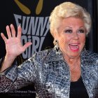 Mitzi Gaynor en la alfombra roja del estreno de "Funny Girl"