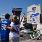 Fans de Los Dodgers antes del partido. (Photo by Frederic J. BROWN / AFP)