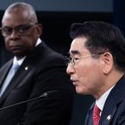 El Secretario de Defensa Lloyd Austin y el Ministro de Defensa surcoreano Kim Yong Hyun