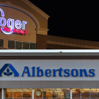 Establecimientos de Kroger y Albertsons en dos imágenes distintas contrapuestas