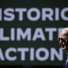 El presidente Joe Biden habla en Prince William Forest Park durante un evento del Día de la Tierra el 22 de abril de 2024 en Triangle, VA