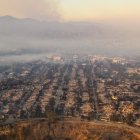 En esta vista aérea tomada desde un helicóptero, se ven casas quemadas desde arriba durante el incendio de Palisades cerca del vecindario Pacific Palisades de Los Ángeles, California, el 9 de enero de 2025.