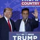 Ramaswamy junto a Trump en un evento de campaña en Nuevo Hampshire/ Timothy A. Clary