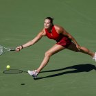 10 de marzo de 2025 Aryna Sabalenka devuelve un golpe contra Lucia Bronzetti (ITA) durante el BNP Paribas Open 2025 en el Indian Wells Tennis Garden en Indian Wells, California.