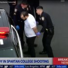 Varios agentes de Policía detienen al sospechoso del tiroteo en el Spartan College de California que dejó dos mujeres hispanas en estado crítico.