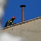 Bomberos en el techo de la Capilla Sixtina