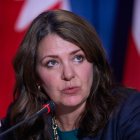 Danielle Smith, Primer Ministro de Alberta