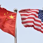 Banderas de China y Estados Unidos/ Pedro Pardo