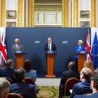 El presidente del Consejo Europeo, Antonio Costa, el primer ministro británico, Keir Starmer, y la presidenta de la Comisión Europea, Ursula von der Leyen