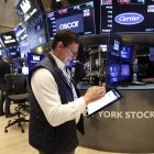 Un trader, trabajando en la Bolsa de Nueva York
