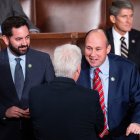 Mike Lawler conversa con Nick Langworthy en el Congreso/ Bill Clark