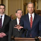 Thune durante una conferencia de prensa en el Senado/ Jim Watson