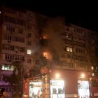 Edificio en llamas tras ataque ruso en Ucrania