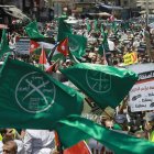 Banderas de la Hermandad Musulmana en una manifestación antiestadounidense en Jordania en 2019