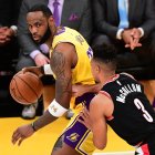 LeBron James de Los Angeles Lakers durante un partido